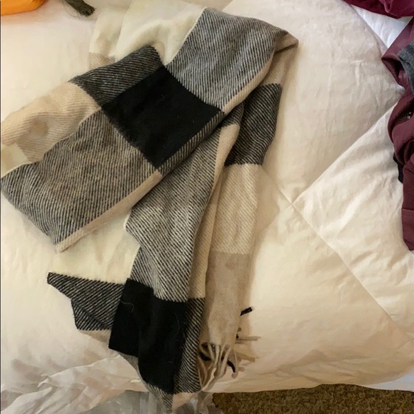 Fraas Cashmere Scarf - Picture 2 of 2